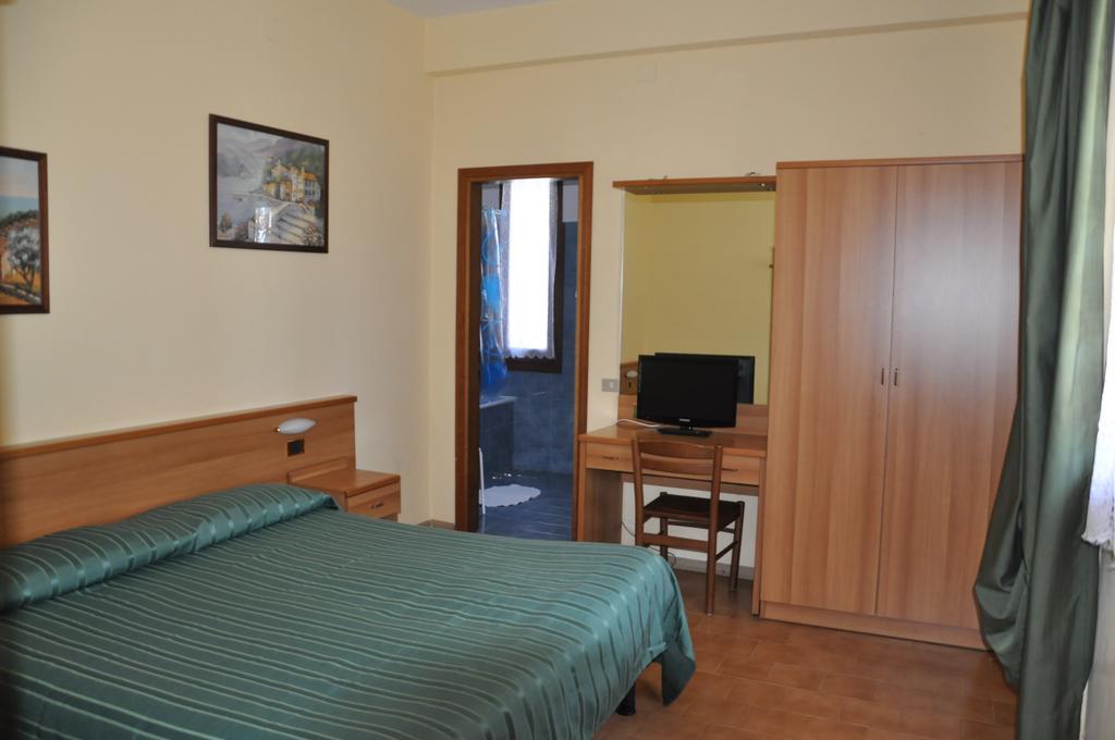 Hotel Residence Moneglia Buitenkant foto